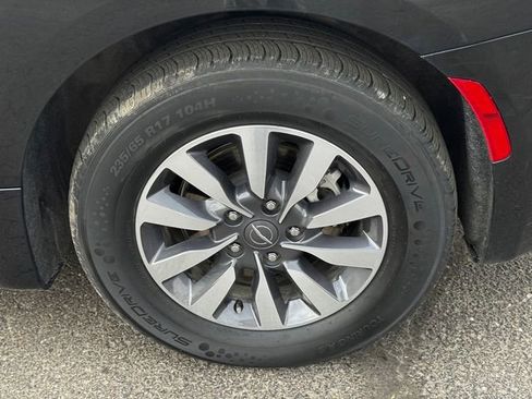Certified 2023 Chrysler Pacifica Limited FWD image 11