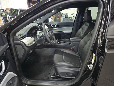 New 2026 Jeep Compass Limited image 9