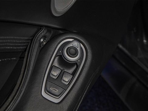 Used 2020 Aston Martin V8 Vantage Coupe image 36