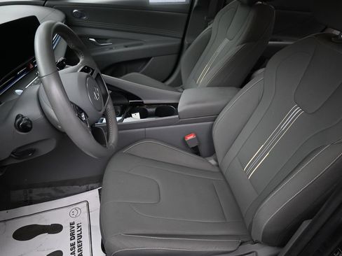 Used 2025 Hyundai Elantra SEL FWD image 29