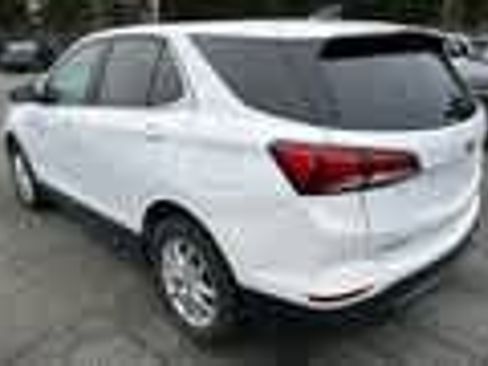 Used 2023 Chevrolet Equinox LT image 4