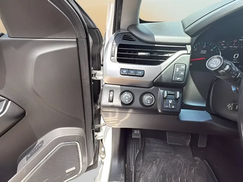 Used 2018 Chevrolet Tahoe Premier AWD/4WD image 21