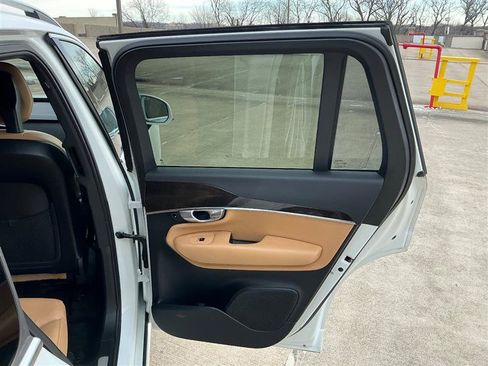 Used 2018 Volvo XC90 T6 Momentum w/ Momentum Plus Package image 40
