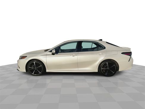 Used 2019 Toyota Camry XSE image 5