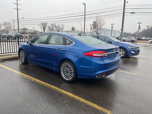 Used 2017 Ford Fusion SE w/ Fusion SE Technology Package image 3
