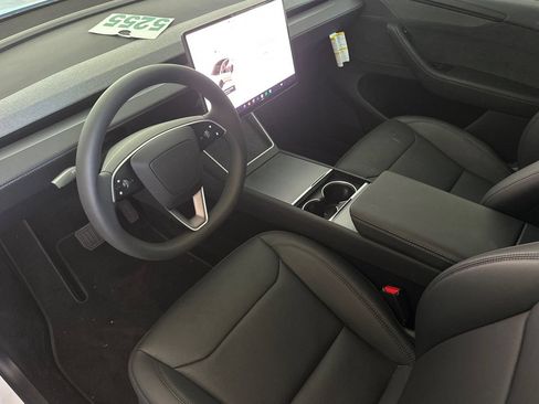 Used 2026 Tesla Model Y 2WD image 10