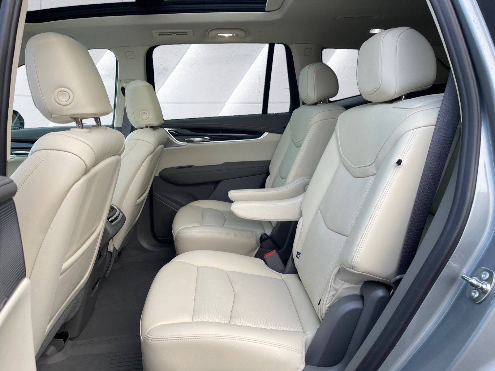 Certified 2025 Cadillac XT6 Premium Luxury w/ LPO, Floor Liner Package AWD/4WD image 14