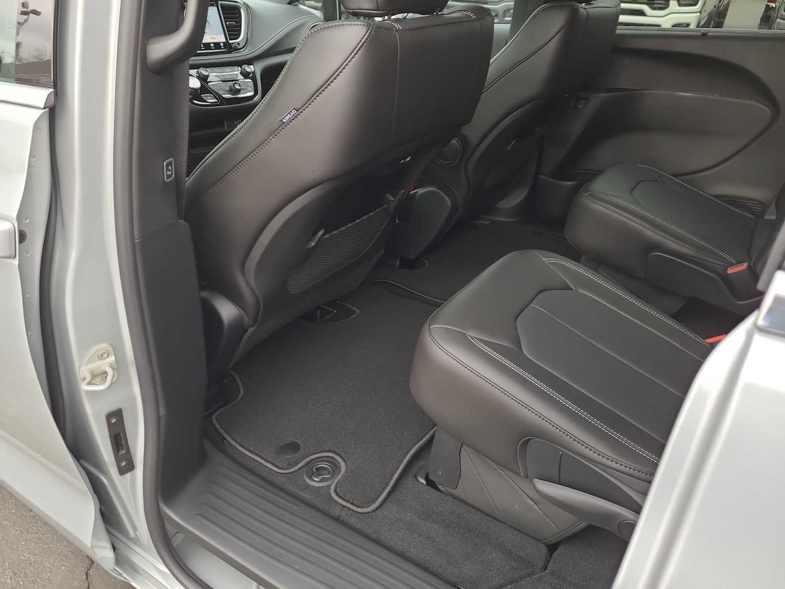 New 2026 Chrysler Pacifica Select FWD image 20