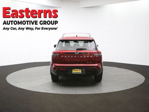 Used 2022 Nissan Pathfinder SL image 41