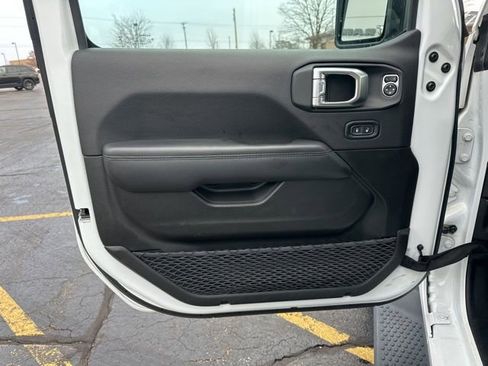 Used 2023 Jeep Wrangler Altitude image 23