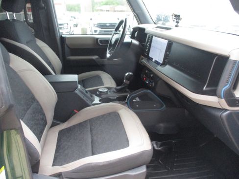 Used 2023 Ford Bronco Wildtrak image 11