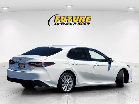 Used 2022 Toyota Camry LE FWD image 4