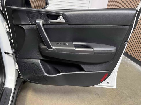 Used 2020 Kia Sportage LX FWD image 65