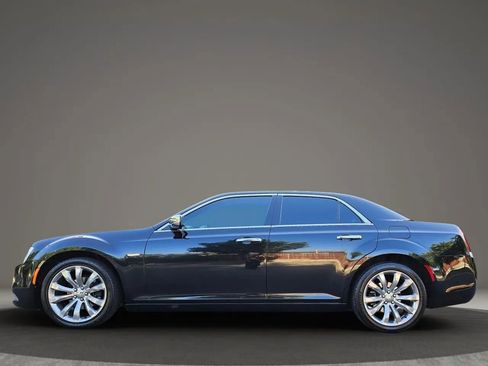 Used 2018 Chrysler 300 Limited image 4