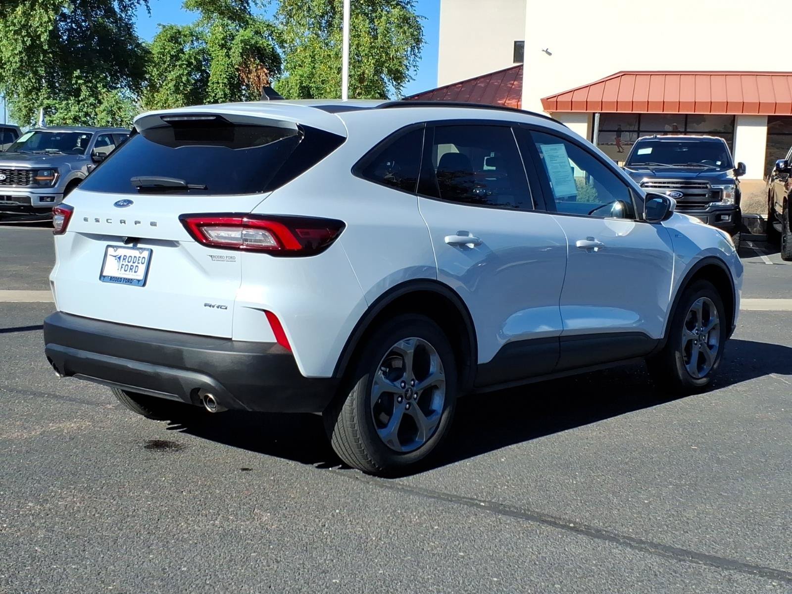 Certified 2025 Ford Escape ST-Line Select AWD/4WD image 5