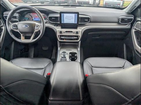 Used 2022 Ford Explorer XLT w/ Equipment Group 202A image 18