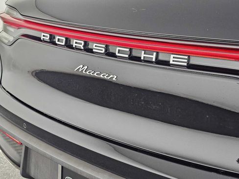 Used 2023 Porsche Macan AWD/4WD image 13