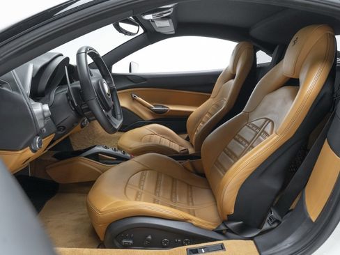 Used 2016 Ferrari 488 GTB Base image 15