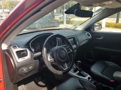 Used 2019 Jeep Compass Latitude w/ Cold Weather Group AWD/4WD image 2