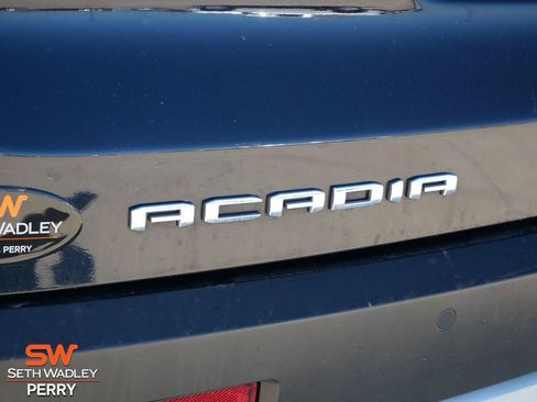 Used 2022 GMC Acadia SLE image 11