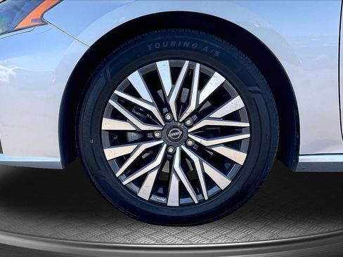 Used 2023 Nissan Altima 2.5 SV FWD image 9