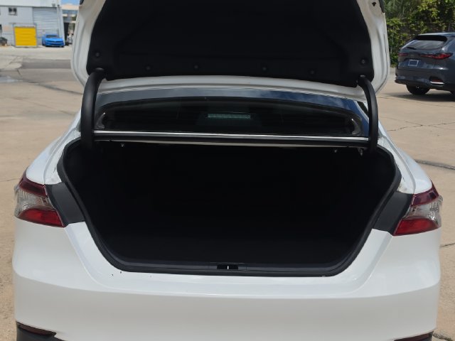Used 2021 Toyota Camry LE FWD image 7