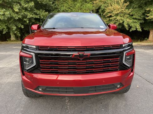 Used 2025 Chevrolet Tahoe High Country AWD/4WD image 3