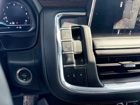 Used 2023 Chevrolet Suburban High Country AWD/4WD image 17