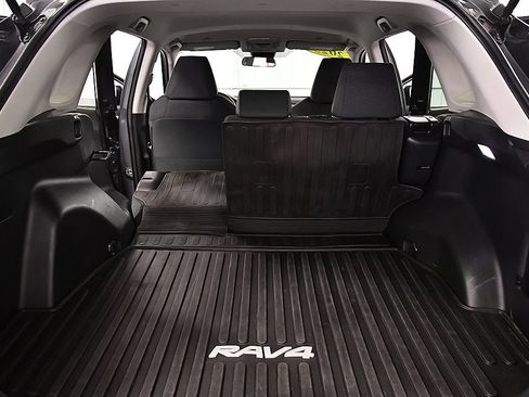 Used 2023 Toyota RAV4 LE AWD/4WD image 27