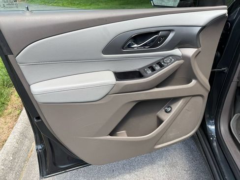 Used 2019 Chevrolet Traverse LT FWD image 14