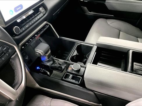 Used 2025 Toyota Tundra Limited image 17