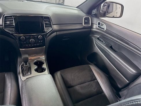 Used 2019 Jeep Grand Cherokee Altitude image 16