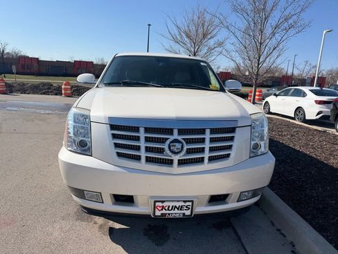 Used 2007 Cadillac Escalade AWD w/ Information Package image 3