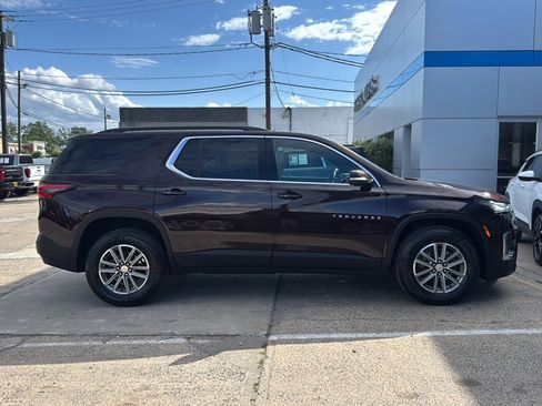 Used 2023 Chevrolet Traverse LT AWD/4WD image 9