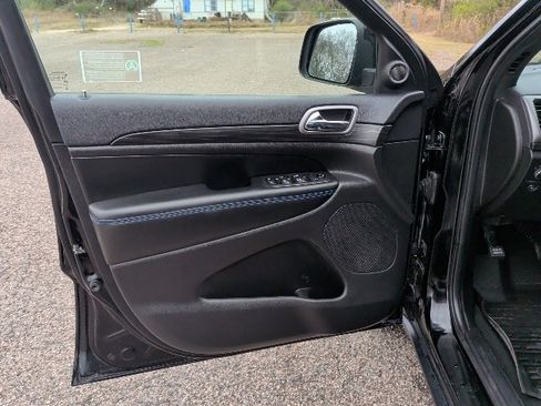 Used 2019 Jeep Grand Cherokee Laredo image 15