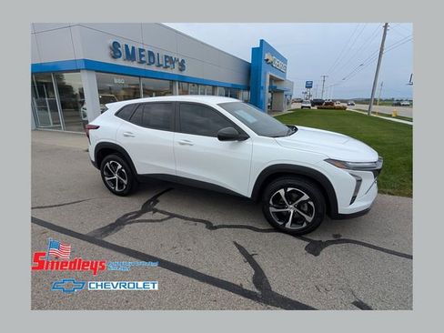 Used 2024 Chevrolet Trax RS FWD image 1
