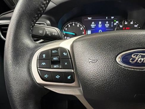 Used 2023 Ford Explorer XLT w/ Equipment Group 202A AWD/4WD image 19