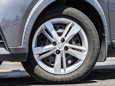 Used 2020 Nissan Kicks S FWD image 4