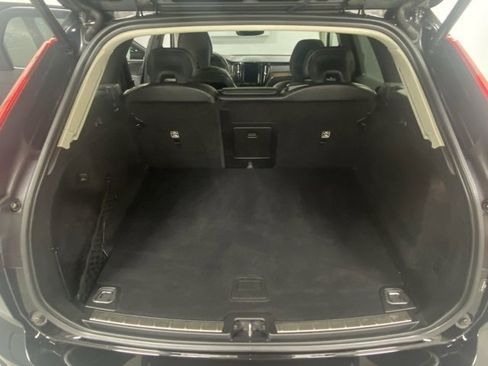 Used 2022 Volvo XC60 B5 Momentum w/ Advanced Package image 9