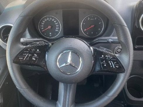 Used 2025 Mercedes-Benz Sprinter 2500 image 9