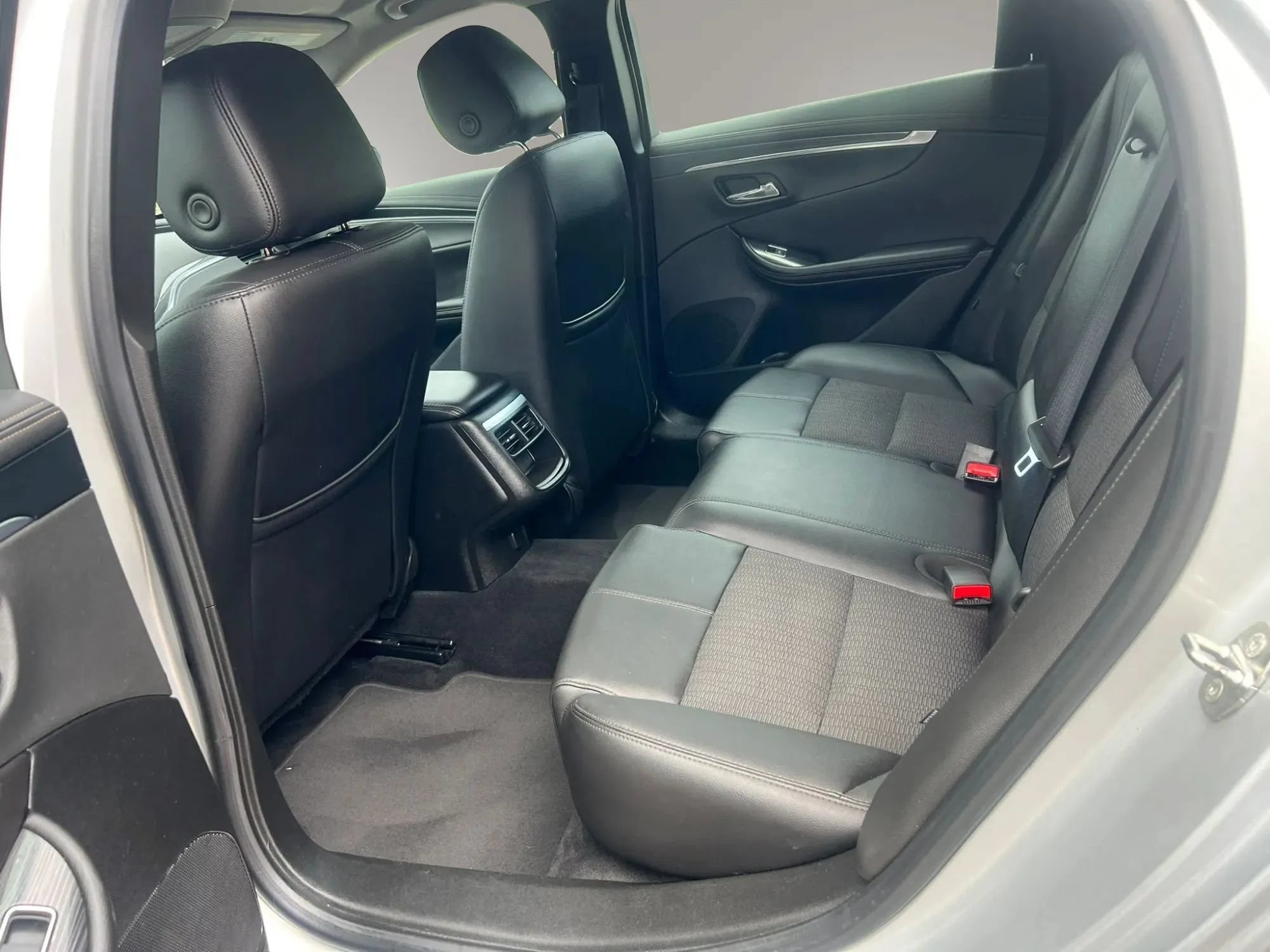 Used 2019 Chevrolet Impala LT FWD image 26
