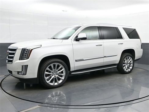 Used 2019 Cadillac Escalade Luxury image 4