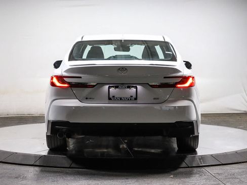 Used 2025 Toyota Camry SE w/ Convenience Package FWD image 3