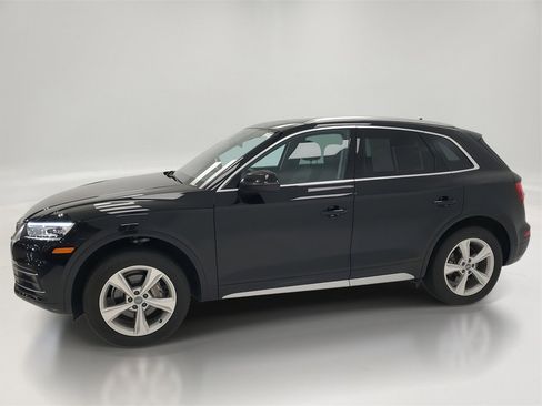 Used 2020 Audi Q5 2.0T Premium w/ Convenience Package image 4