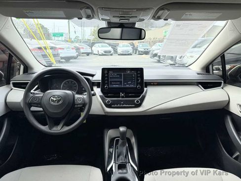 Used 2020 Toyota Corolla LE image 17