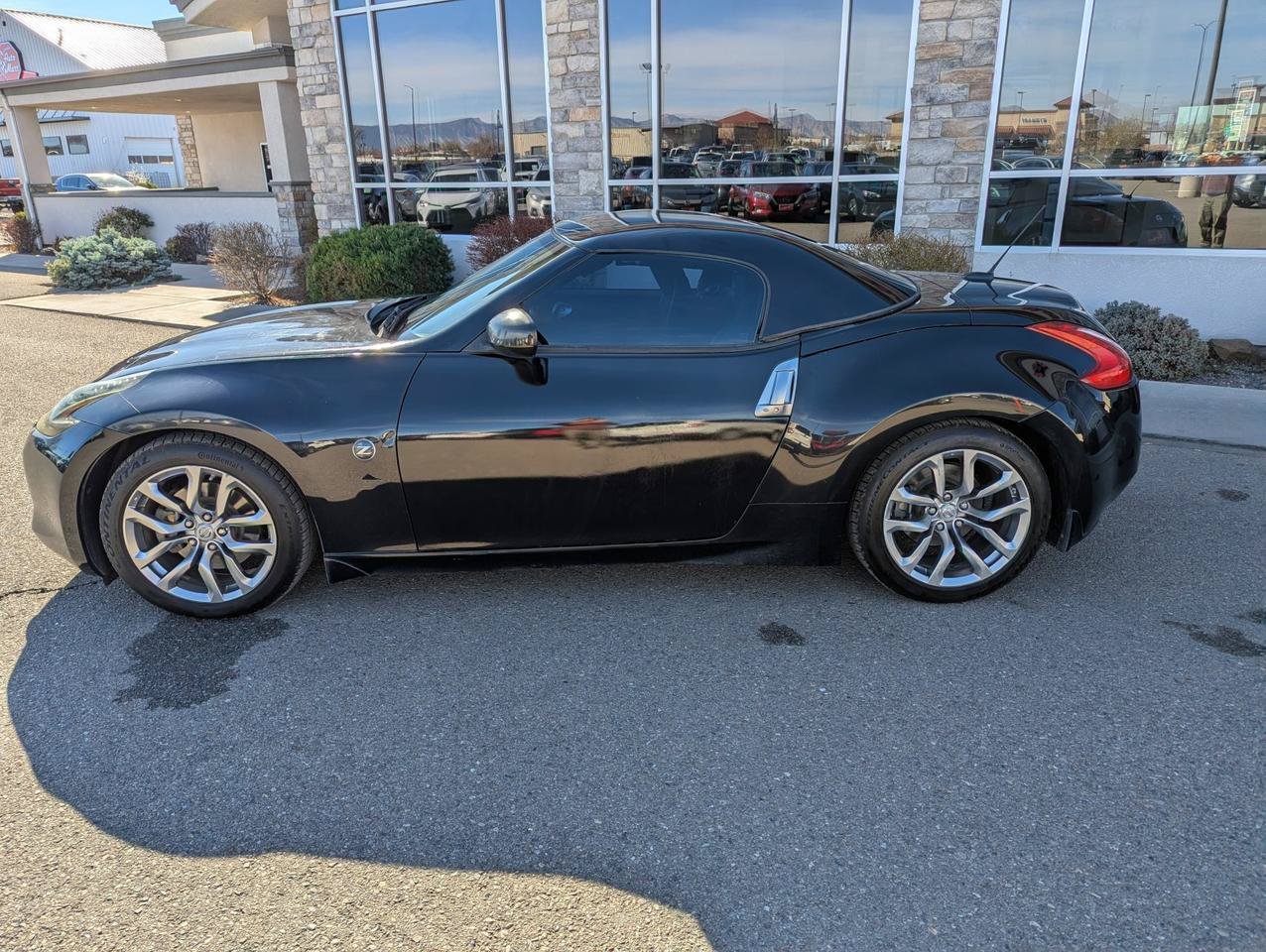 Used 2010 Nissan 370Z Touring RWD image 2