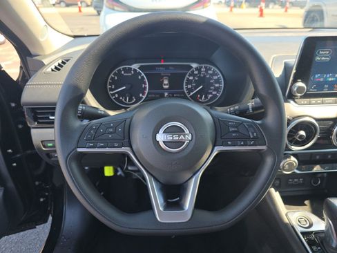 Used 2025 Nissan Sentra SV FWD image 13