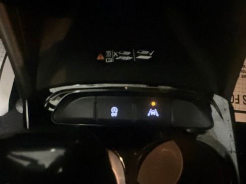 Used 2024 Buick Envista Sport Touring w/ Convenience II Package FWD image 37