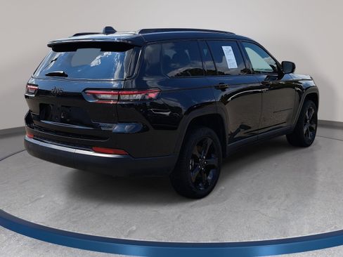 Used 2025 Jeep Grand Cherokee L Limited w/ Black Appearance Package AWD/4WD image 5
