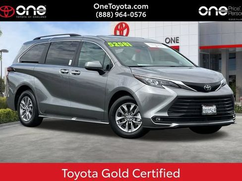Used 2026 Toyota Sienna XLE FWD image 1